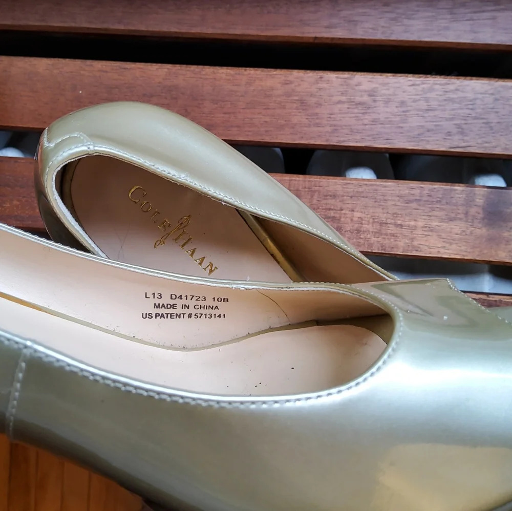 ✔️ NIKE AIR COLE HAAN LAINEY OPEN TOE PUMP GOLD METALLIC PATENT SIZE 10B - Picture 3 of 6